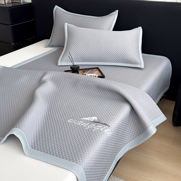 91家纺网 家纺一手货源 找家纺 人人爱家纺 2026新款冰豆豆刺绣软凉席 富士山-灰