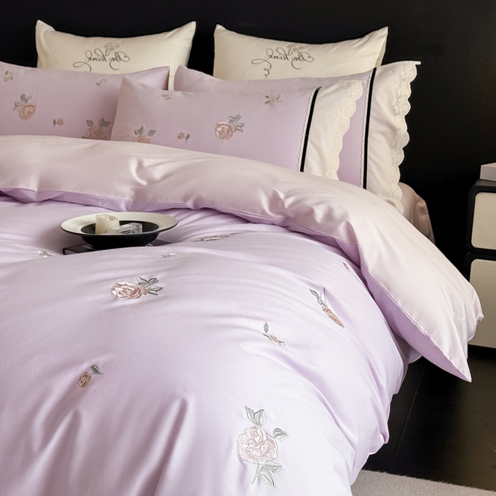 91家纺网 家纺一手货源 找家纺 卡姿家纺 2026春夏全棉小法式气质款刺绣四件套—菲琳 菲琳紫