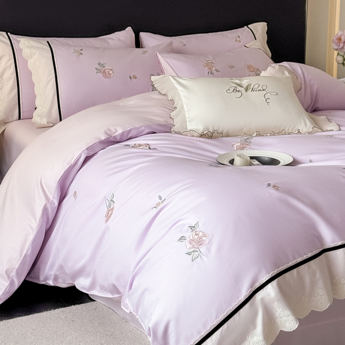 91家纺网 家纺一手货源 找家纺 卡姿家纺 2026春夏全棉小法式气质款刺绣四件套—菲琳 菲琳紫