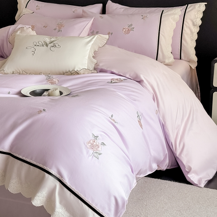 91家纺网 家纺一手货源 找家纺 卡姿家纺 2026春夏全棉小法式气质款刺绣四件套—菲琳 菲琳紫