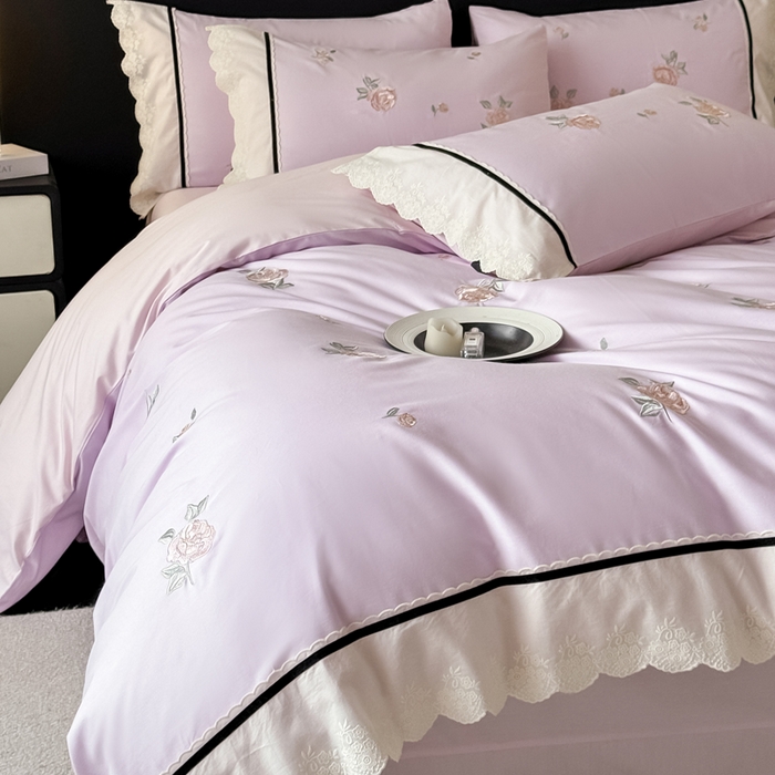 91家纺网 家纺一手货源 找家纺 卡姿家纺 2026春夏全棉小法式气质款刺绣四件套—菲琳 菲琳紫