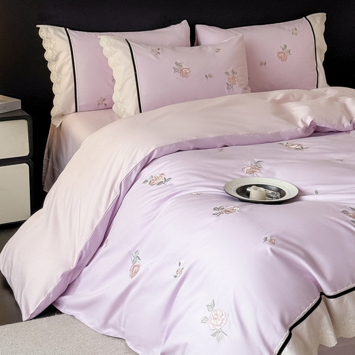 91家纺网 家纺一手货源 找家纺 卡姿家纺 2026春夏全棉小法式气质款刺绣四件套—菲琳 菲琳紫