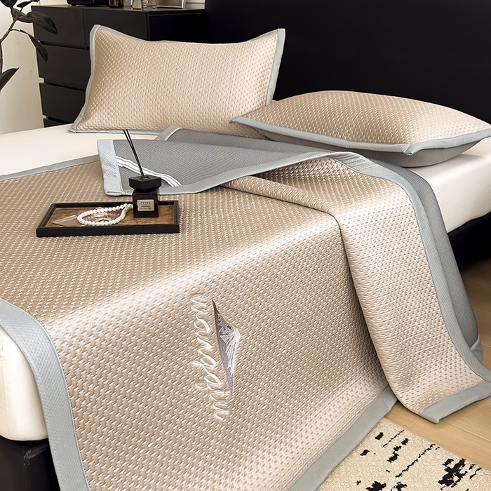 91家纺网 家纺一手货源 找家纺 人人爱家纺 2026新款冰豆豆刺绣软凉席 富士山-咖