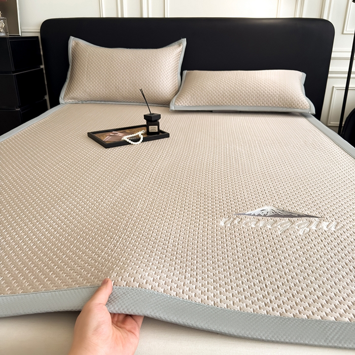 91家纺网 家纺一手货源 找家纺 人人爱家纺 2026新款冰豆豆刺绣软凉席 富士山-咖