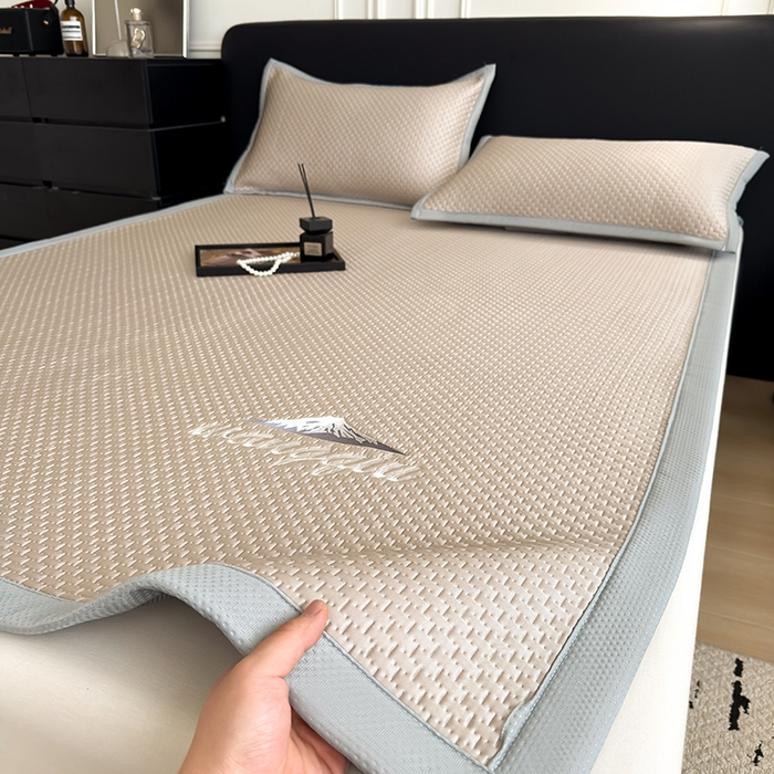 91家纺网 家纺一手货源 找家纺 人人爱家纺 2026新款冰豆豆刺绣软凉席 富士山-咖