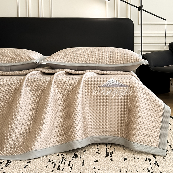 91家纺网 家纺一手货源 找家纺 人人爱家纺 2026新款冰豆豆刺绣软凉席 富士山-咖