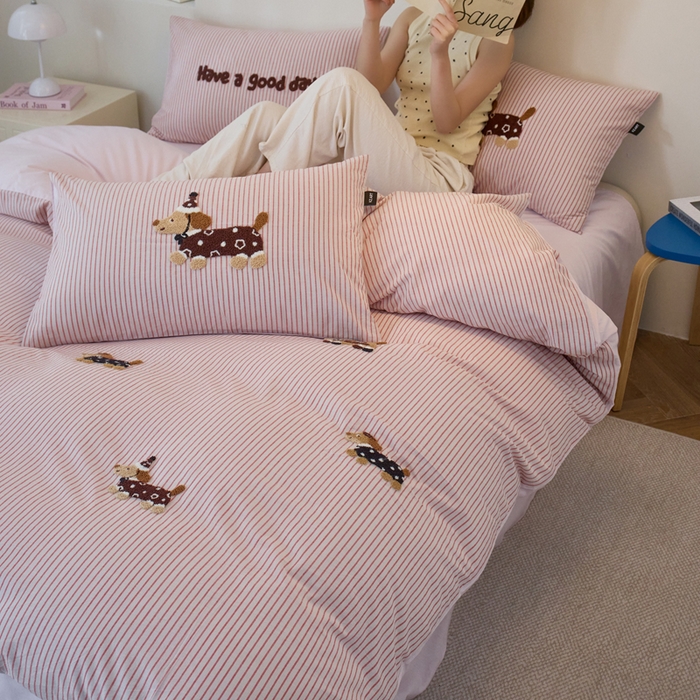 91家纺网 家纺一手货源 找家纺 （总）卡姿家纺 全棉色织水洗棉毛巾绣四件套—小狗约克