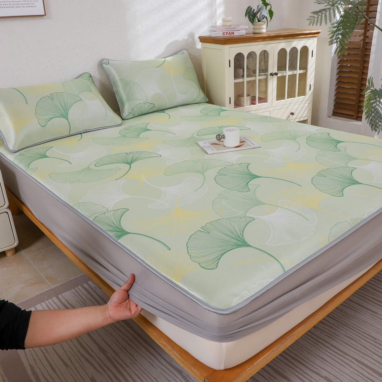 91家纺网 家纺一手货源 找家纺 （总）小萌虎 2026新款碳光冰丝凉席床笠款拍法二