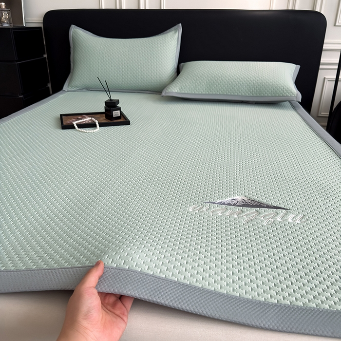 91家纺网 家纺一手货源 找家纺 人人爱家纺 2026新款冰豆豆刺绣软凉席 富士山-抹茶绿