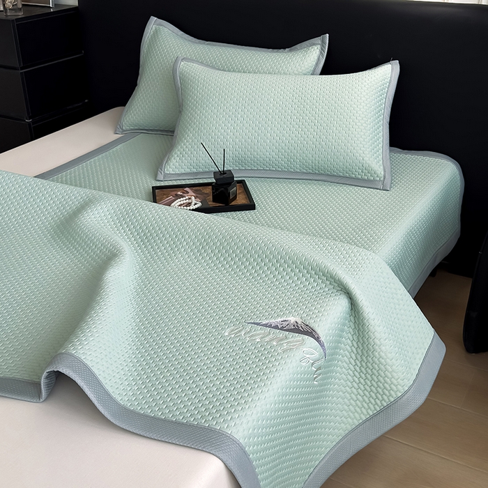 91家纺网 家纺一手货源 找家纺 人人爱家纺 2026新款冰豆豆刺绣软凉席 富士山-抹茶绿