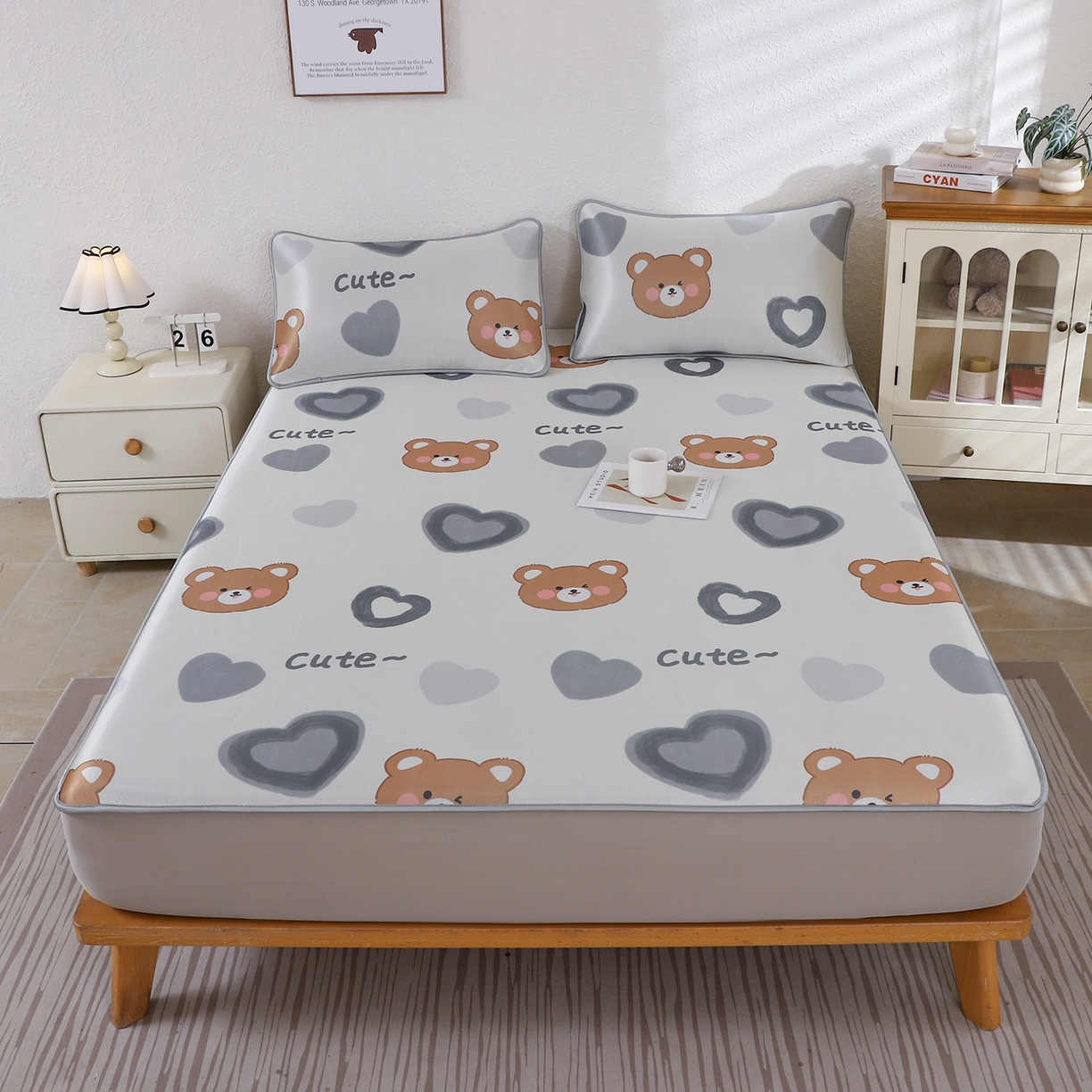 91家纺网 家纺一手货源 找家纺 小萌虎 2026新款碳光冰丝凉席床笠款拍法二 爱心熊