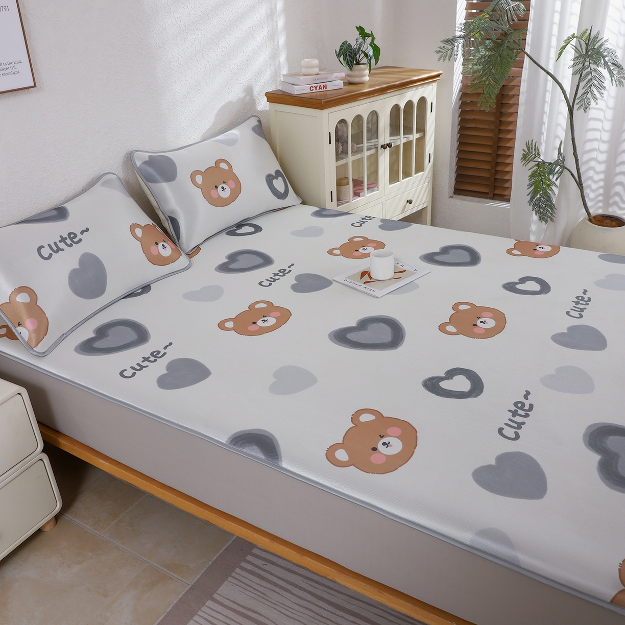 91家纺网 家纺一手货源 找家纺 小萌虎 2026新款碳光冰丝凉席床笠款拍法二 爱心熊