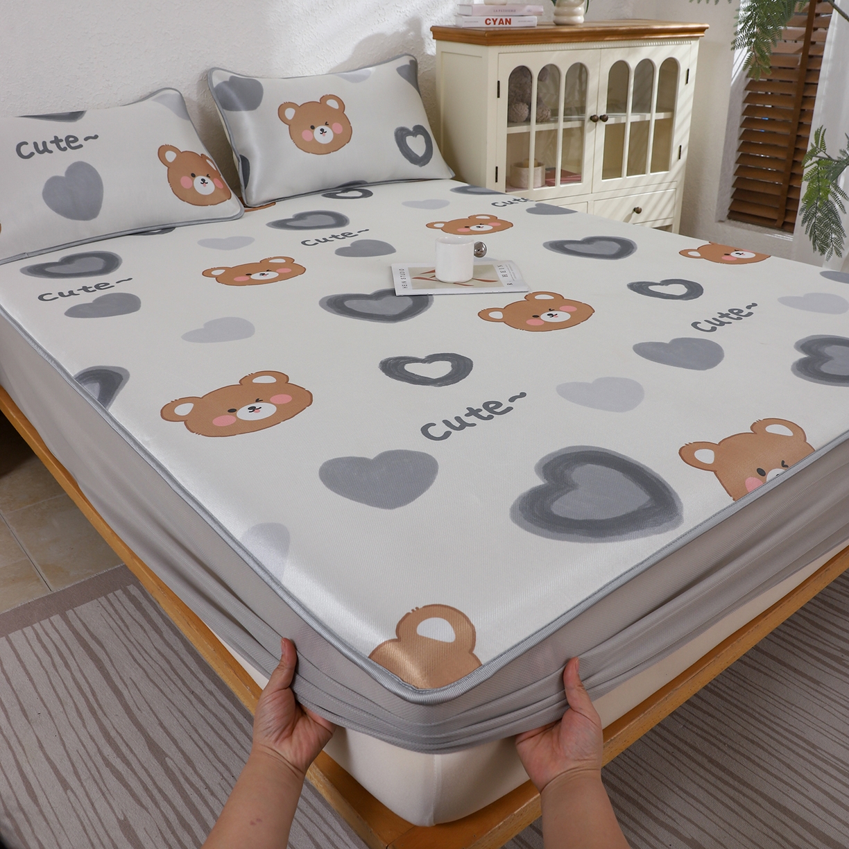 91家纺网 家纺一手货源 找家纺 小萌虎 2026新款碳光冰丝凉席床笠款拍法二 爱心熊