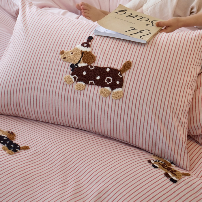 91家纺网 家纺一手货源 找家纺 卡姿家纺 全棉色织水洗棉毛巾绣四件套—小狗约克 小狗约克-粉细条纹