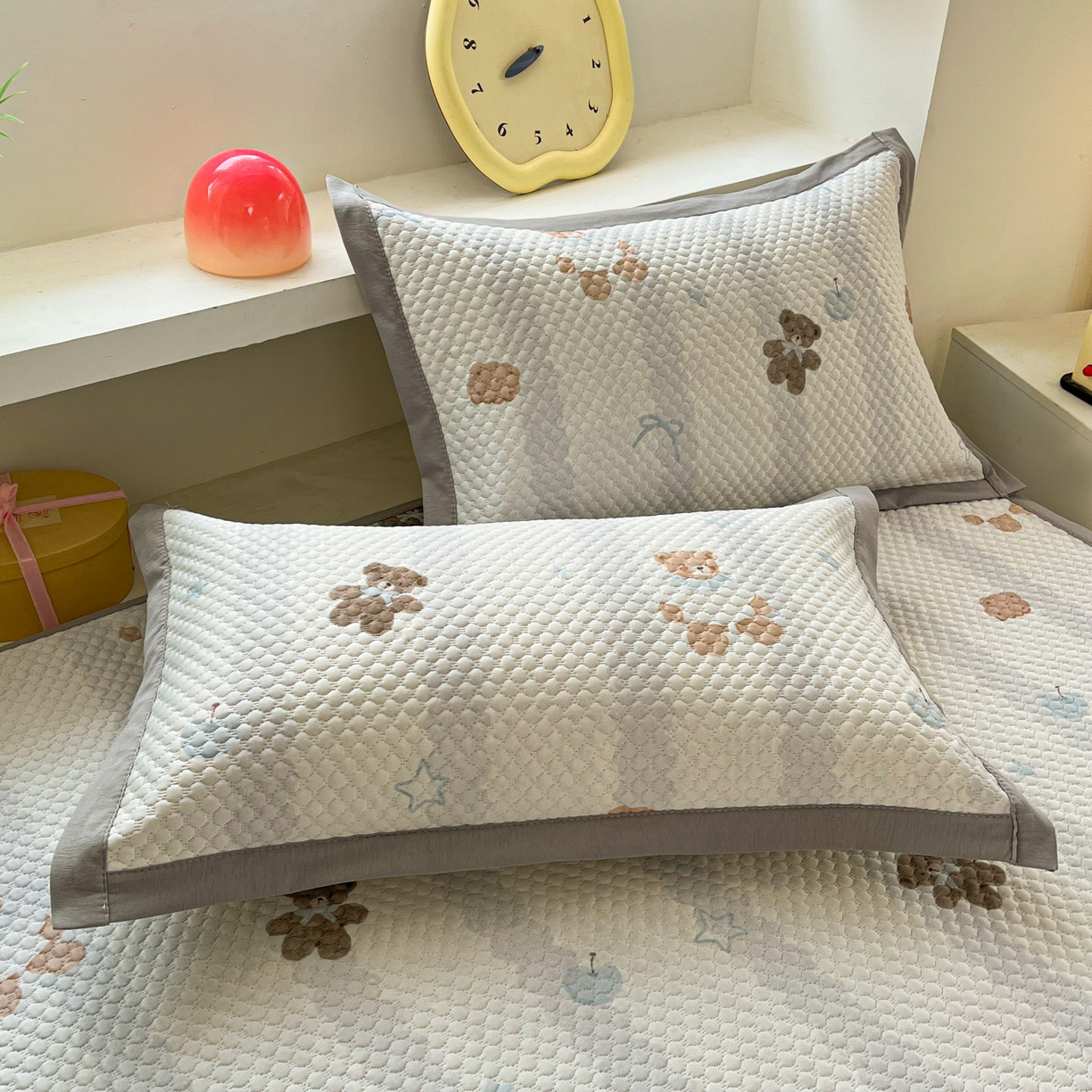 91家纺网 家纺一手货源 找家纺 大元 2026春夏新款治愈系数码印花冰豆豆凉席席子 治愈-饼干熊灰