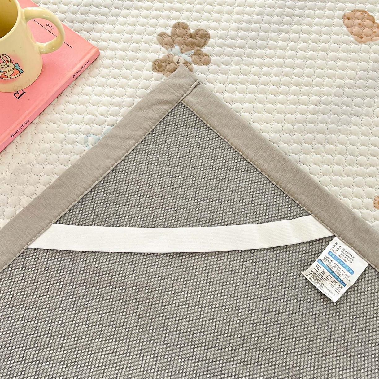 91家纺网 家纺一手货源 找家纺 大元 2026春夏新款治愈系数码印花冰豆豆凉席席子 治愈-饼干熊灰