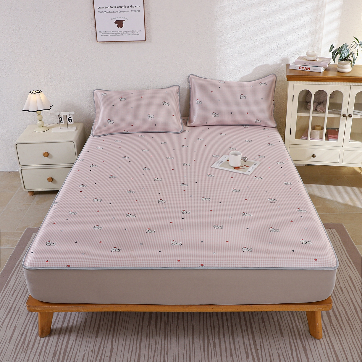 91家纺网 家纺一手货源 找家纺 小萌虎 2026新款碳光冰丝凉席床笠款拍法二 斑点狗-粉