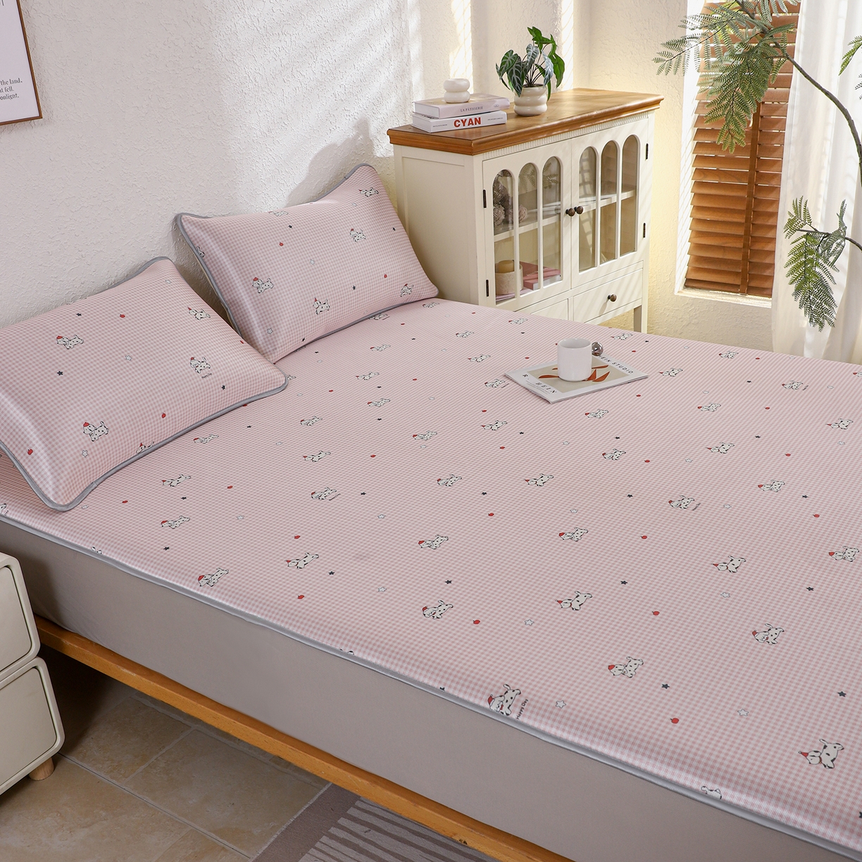 91家纺网 家纺一手货源 找家纺 小萌虎 2026新款碳光冰丝凉席床笠款拍法二 斑点狗-粉