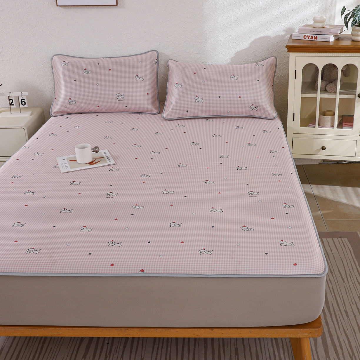 91家纺网 家纺一手货源 找家纺 小萌虎 2026新款碳光冰丝凉席床笠款拍法二 斑点狗-粉