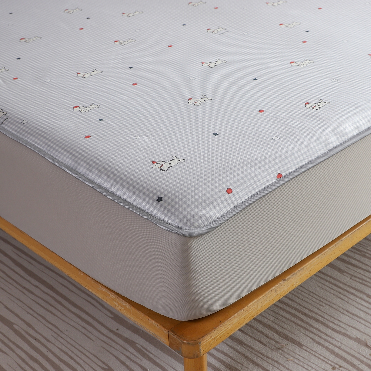 91家纺网 家纺一手货源 找家纺 小萌虎 2026新款碳光冰丝凉席床笠款拍法二 斑点狗-灰