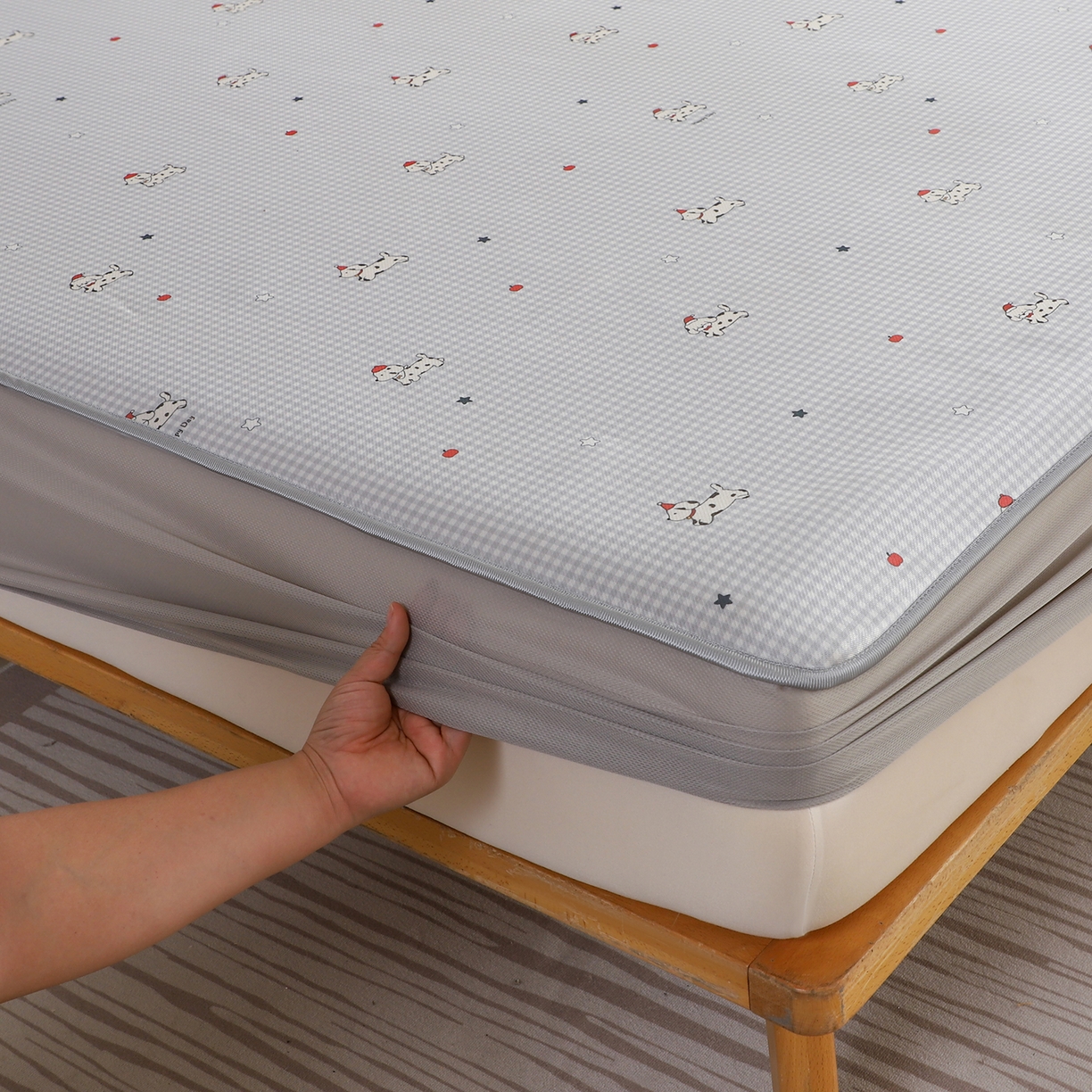 91家纺网 家纺一手货源 找家纺 小萌虎 2026新款碳光冰丝凉席床笠款拍法二 斑点狗-灰