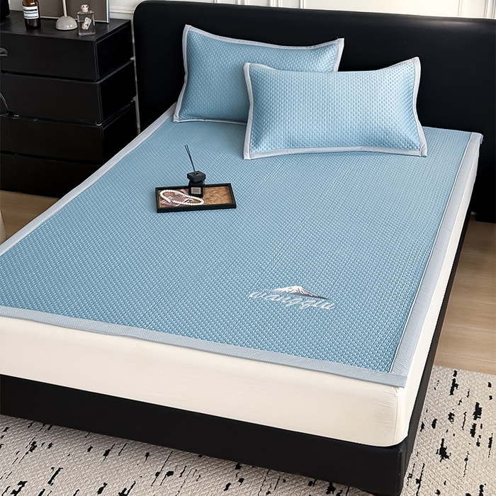 91家纺网 家纺一手货源 找家纺 人人爱家纺 2026新款冰豆豆刺绣软凉席 富士山-水蓝