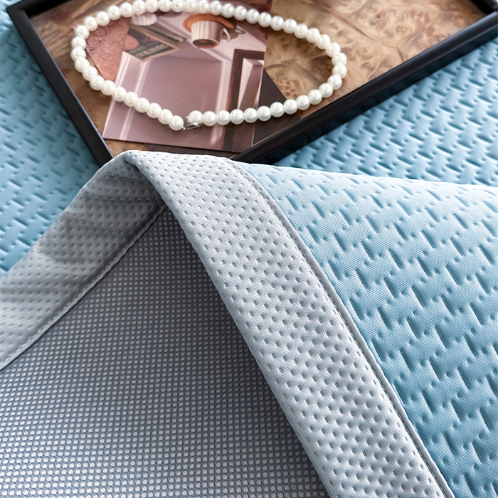 91家纺网 家纺一手货源 找家纺 人人爱家纺 2026新款冰豆豆刺绣软凉席 富士山-水蓝