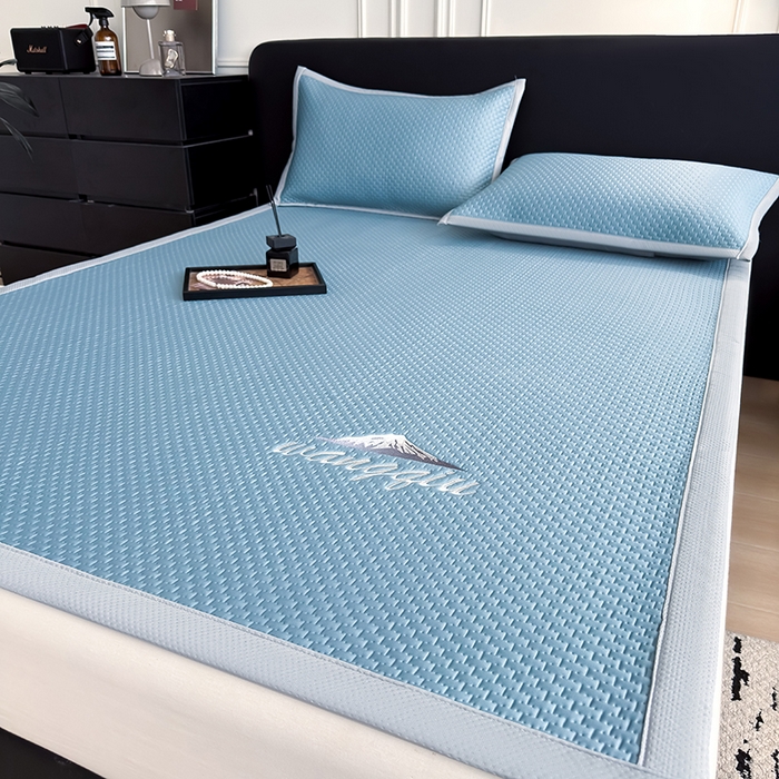 91家纺网 家纺一手货源 找家纺 人人爱家纺 2026新款冰豆豆刺绣软凉席 富士山-水蓝