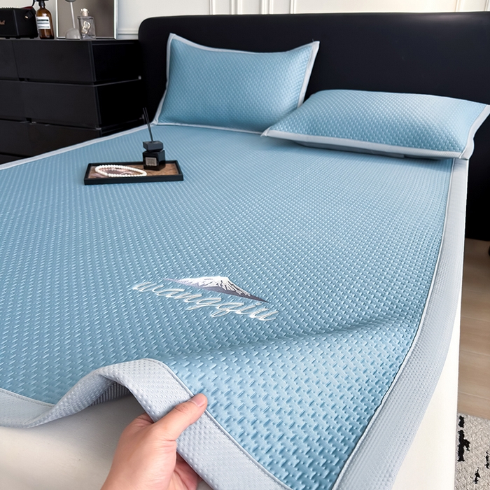 91家纺网 家纺一手货源 找家纺 人人爱家纺 2026新款冰豆豆刺绣软凉席 富士山-水蓝