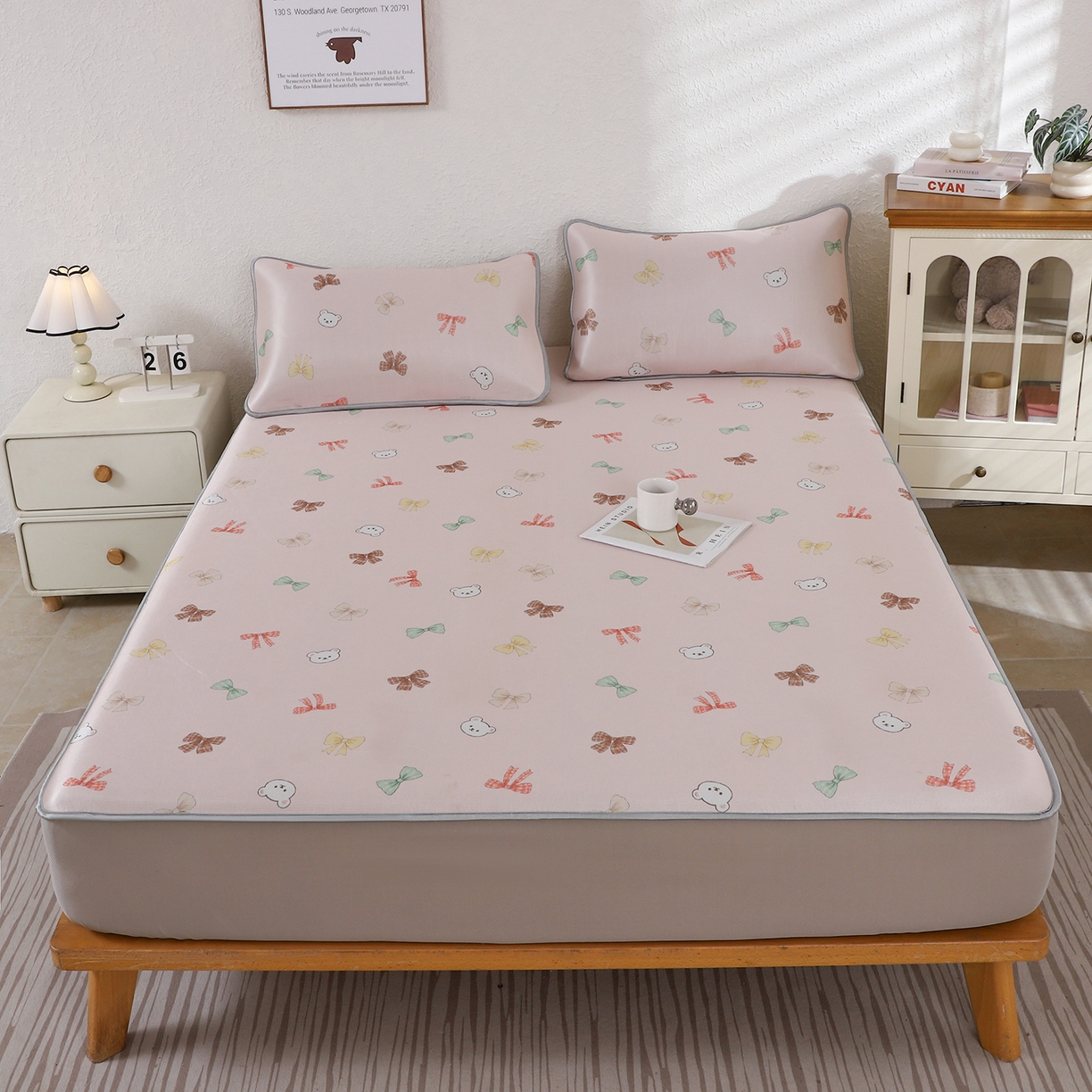 91家纺网 家纺一手货源 找家纺 小萌虎 2026新款碳光冰丝凉席床笠款拍法二 蝴蝶结小熊