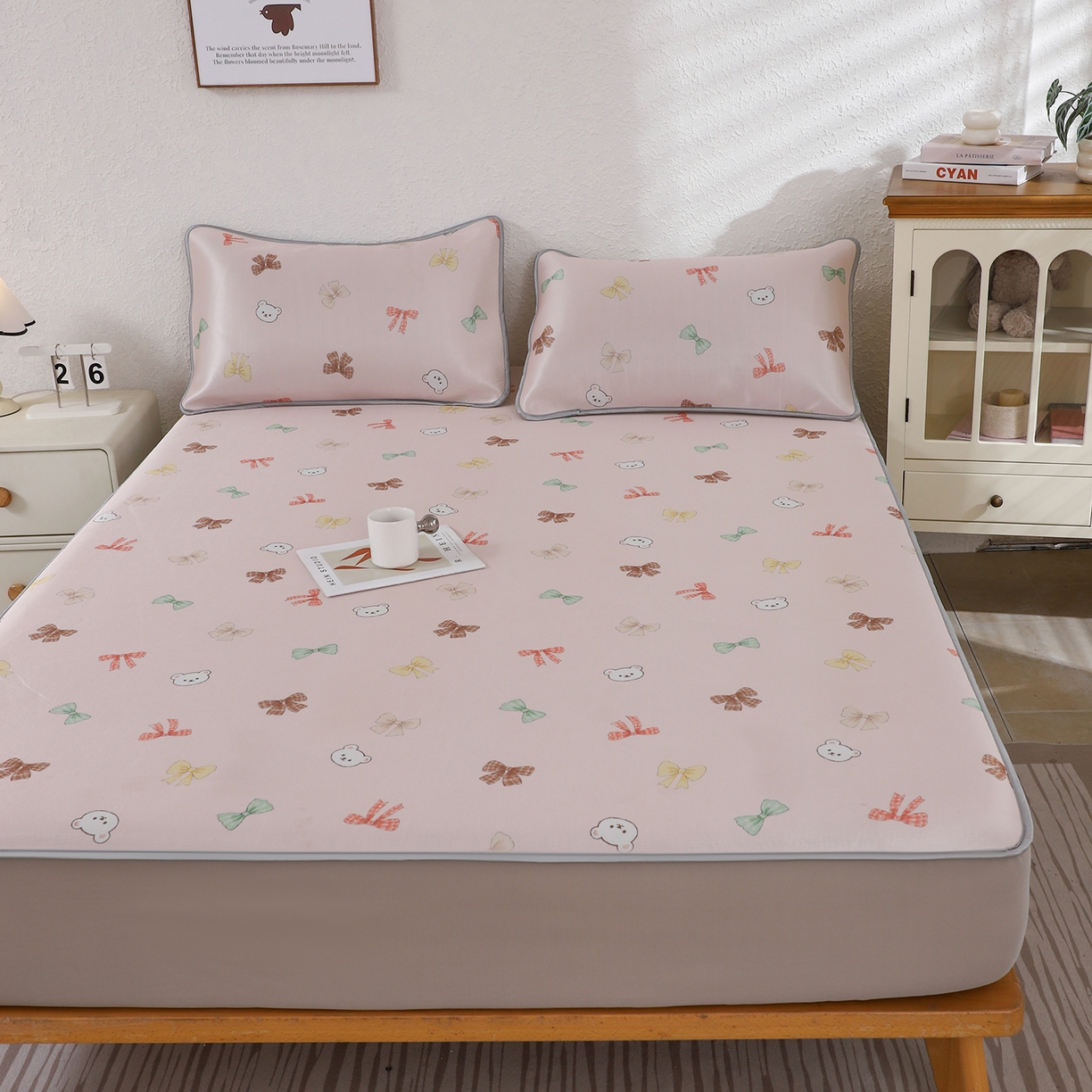 91家纺网 家纺一手货源 找家纺 小萌虎 2026新款碳光冰丝凉席床笠款拍法二 蝴蝶结小熊