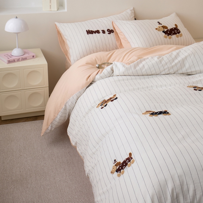 91家纺网 家纺一手货源 找家纺 卡姿家纺 全棉色织水洗棉毛巾绣四件套—小狗约克 小狗约克-黑细条纹