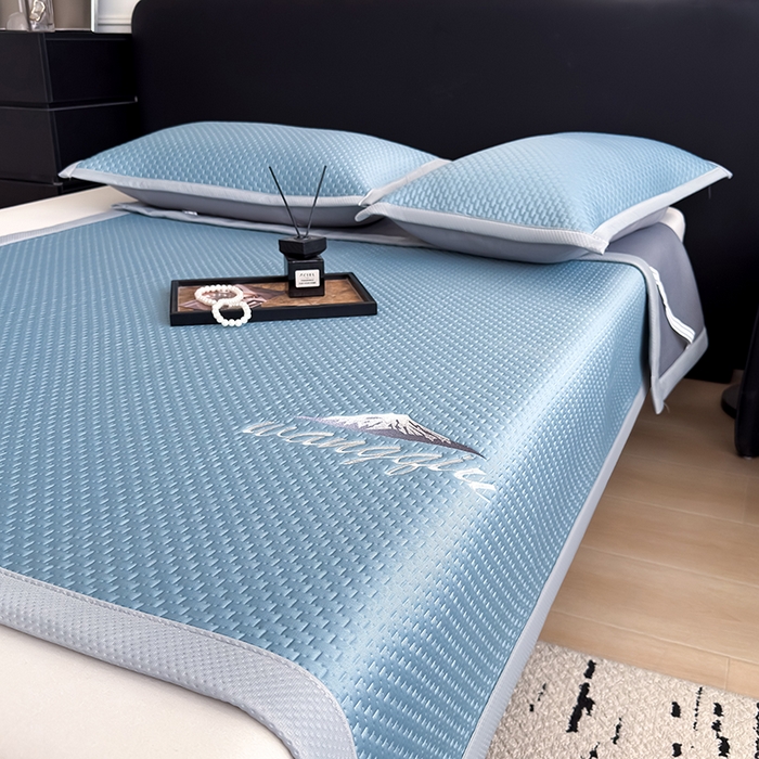 91家纺网 家纺一手货源 找家纺 人人爱家纺 2026新款冰豆豆刺绣软凉席 富士山-水蓝