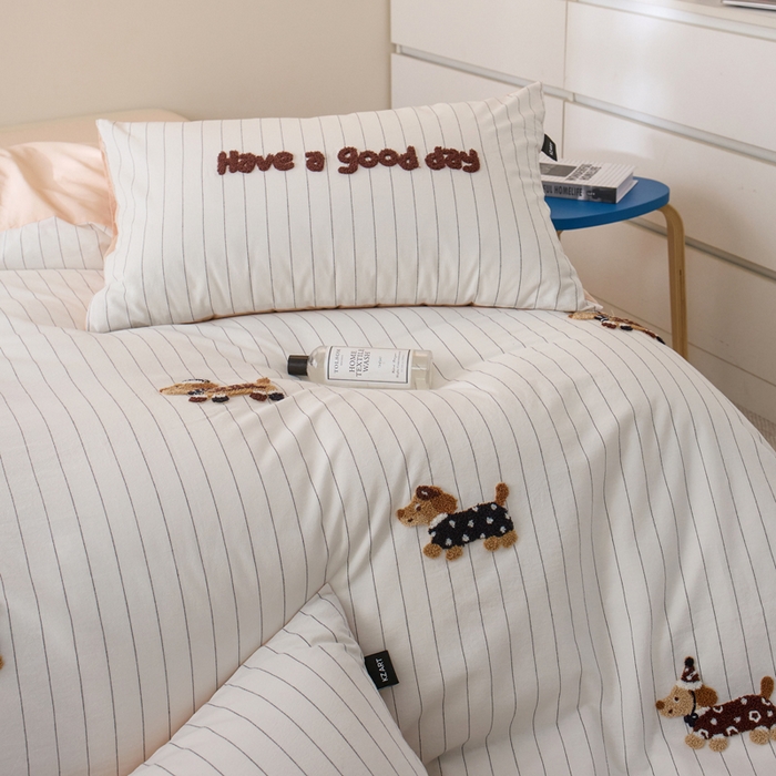 91家纺网 家纺一手货源 找家纺 卡姿家纺 全棉色织水洗棉毛巾绣四件套—小狗约克 小狗约克-黑细条纹