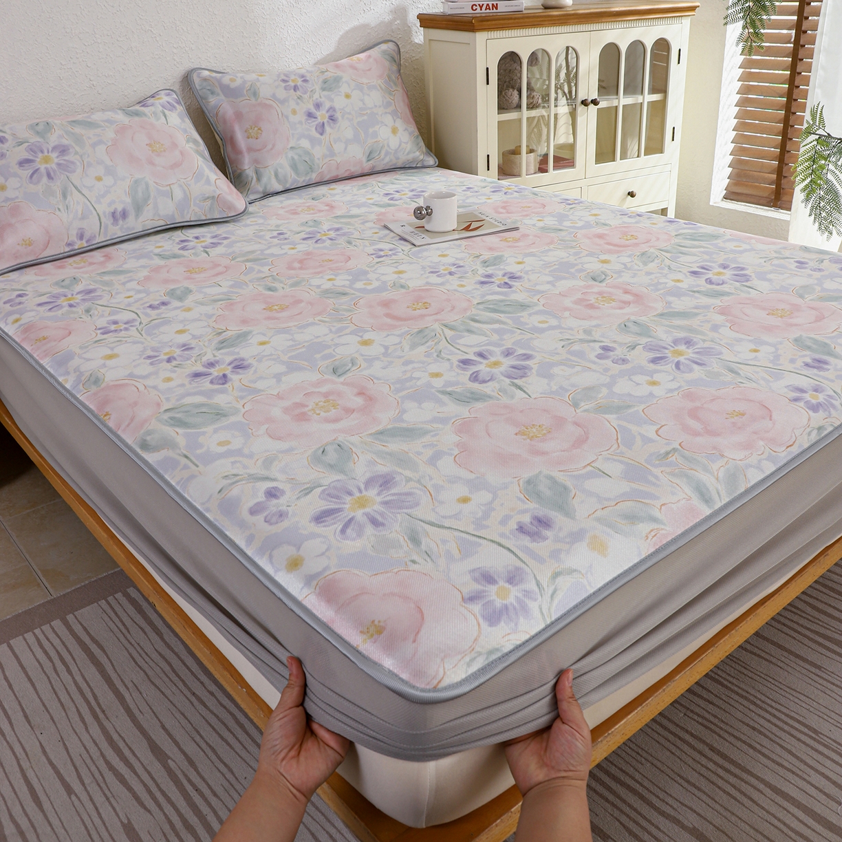 91家纺网 家纺一手货源 找家纺 小萌虎 2026新款碳光冰丝凉席床笠款拍法二 花田