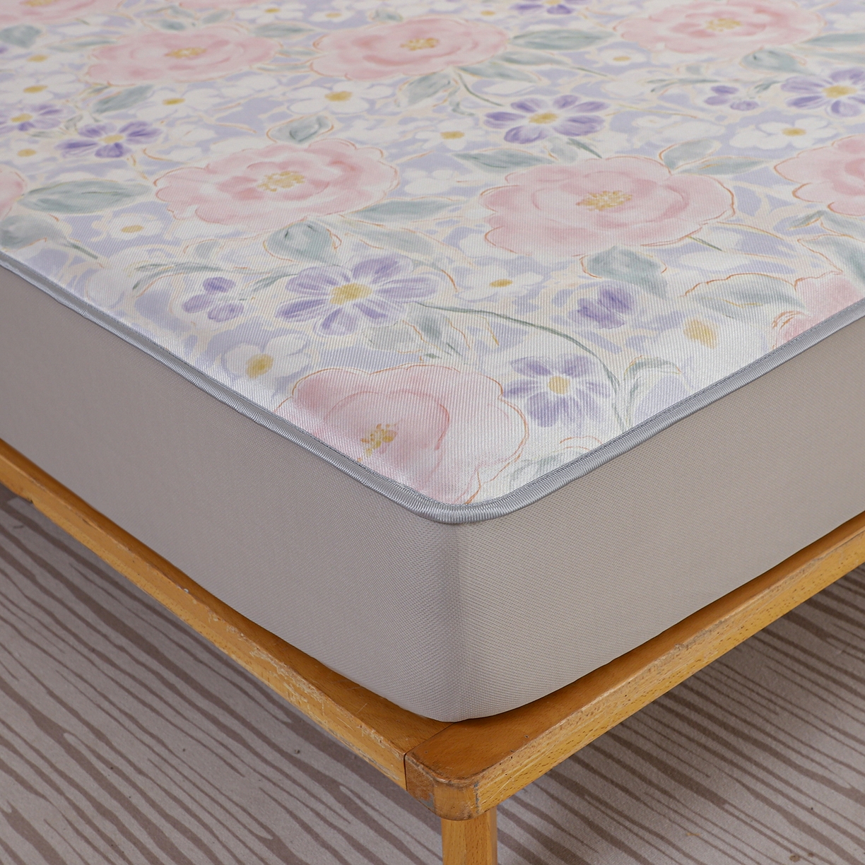 91家纺网 家纺一手货源 找家纺 小萌虎 2026新款碳光冰丝凉席床笠款拍法二 花田