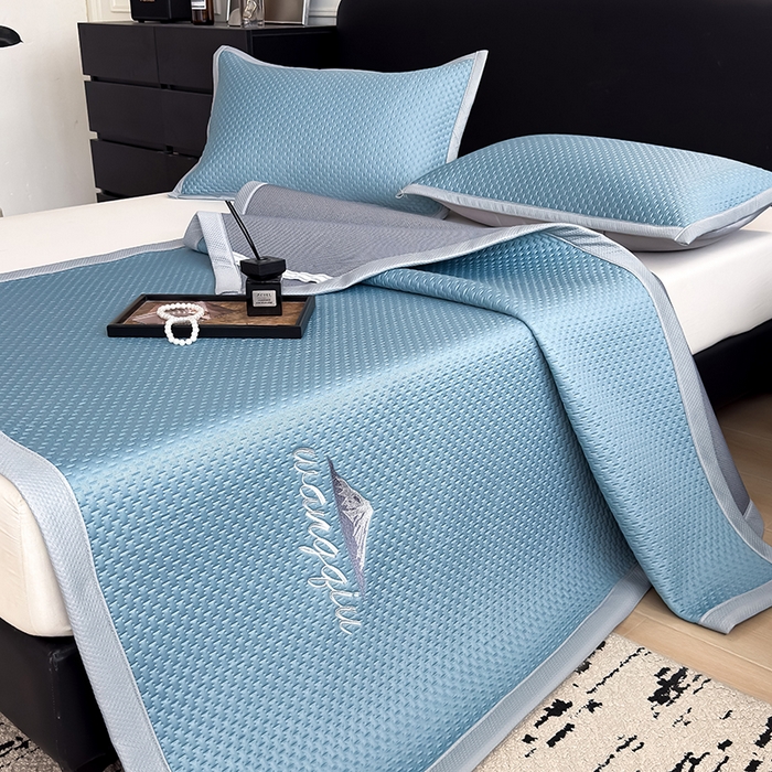 91家纺网 家纺一手货源 找家纺 人人爱家纺 2026新款冰豆豆刺绣软凉席 富士山-水蓝