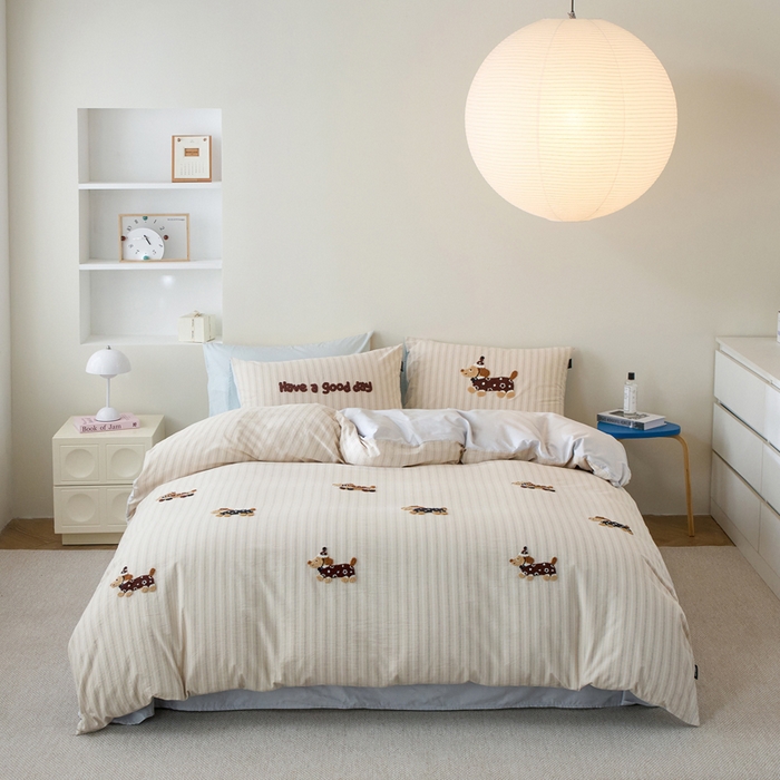 91家纺网 家纺一手货源 找家纺 卡姿家纺 全棉色织水洗棉毛巾绣四件套—小狗约克 小狗约克-卡其条纹