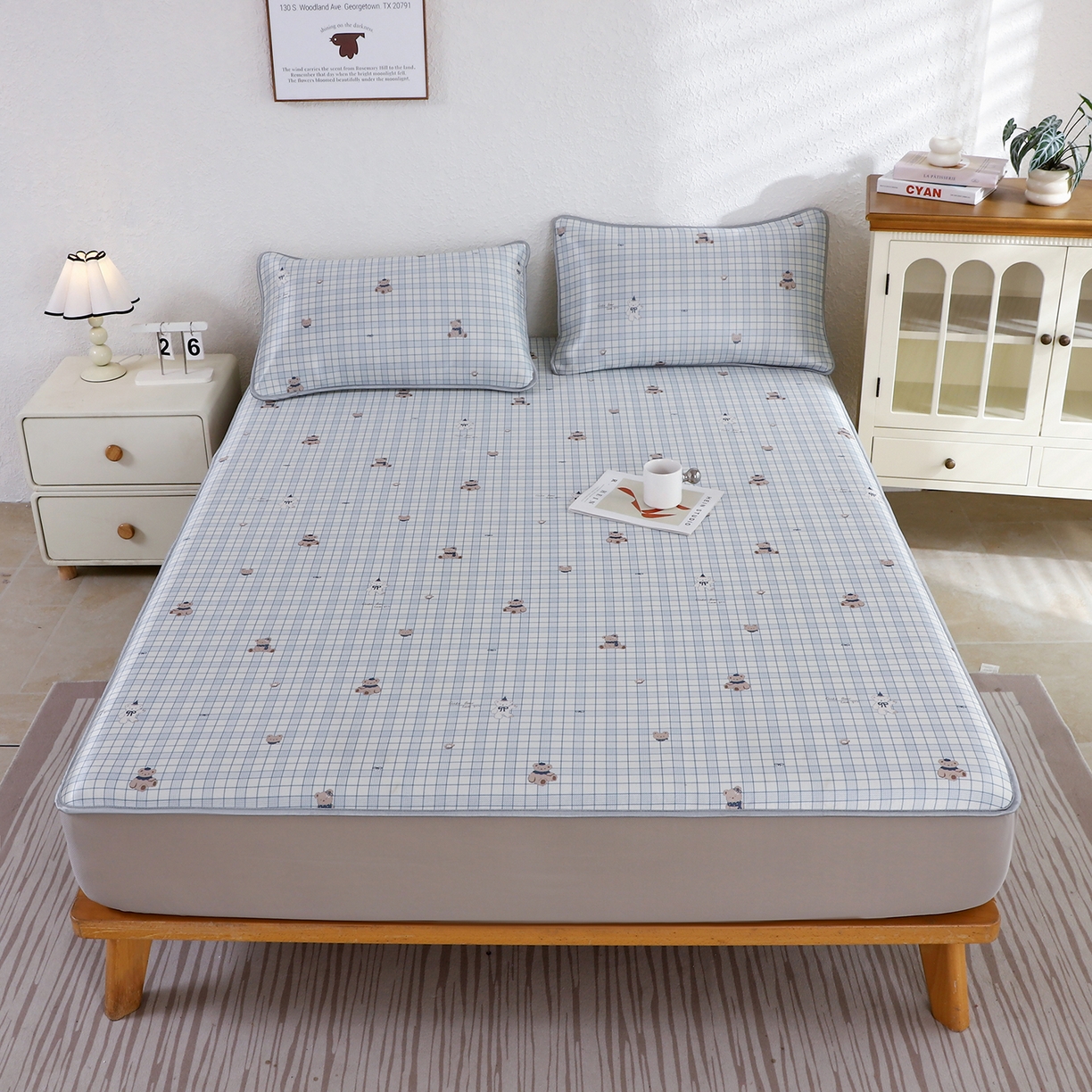 91家纺网 家纺一手货源 找家纺 小萌虎 2026新款碳光冰丝凉席床笠款拍法二 蓝格小熊