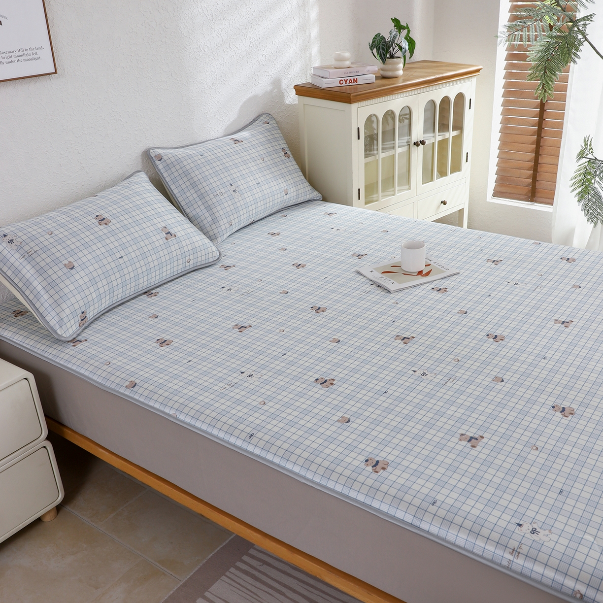 91家纺网 家纺一手货源 找家纺 小萌虎 2026新款碳光冰丝凉席床笠款拍法二 蓝格小熊