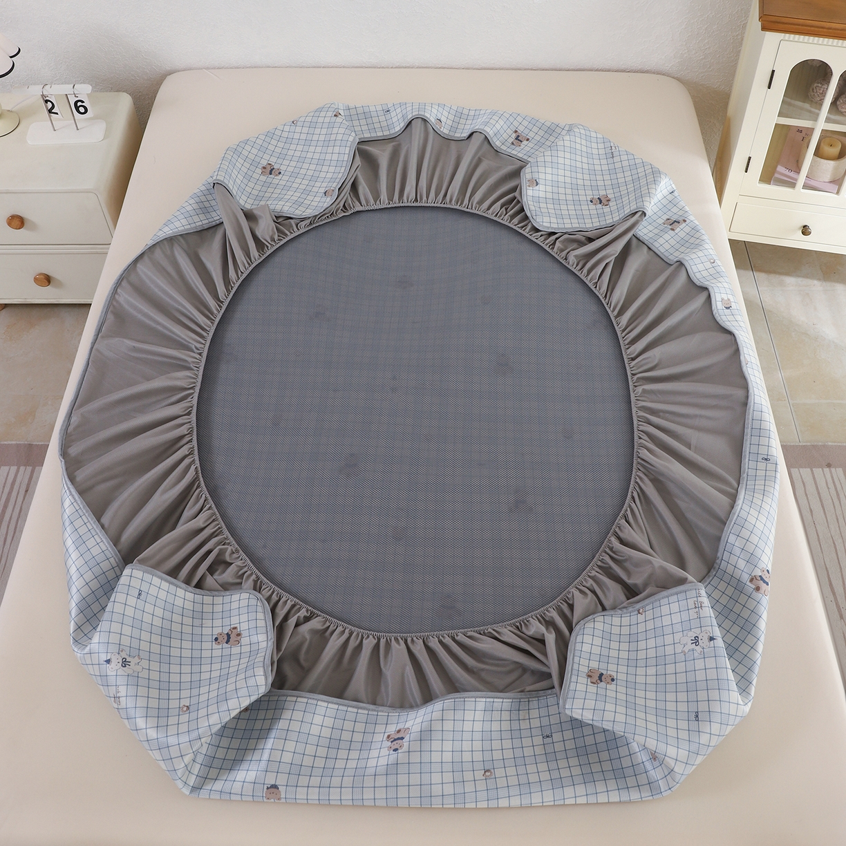 91家纺网 家纺一手货源 找家纺 小萌虎 2026新款碳光冰丝凉席床笠款拍法二 蓝格小熊