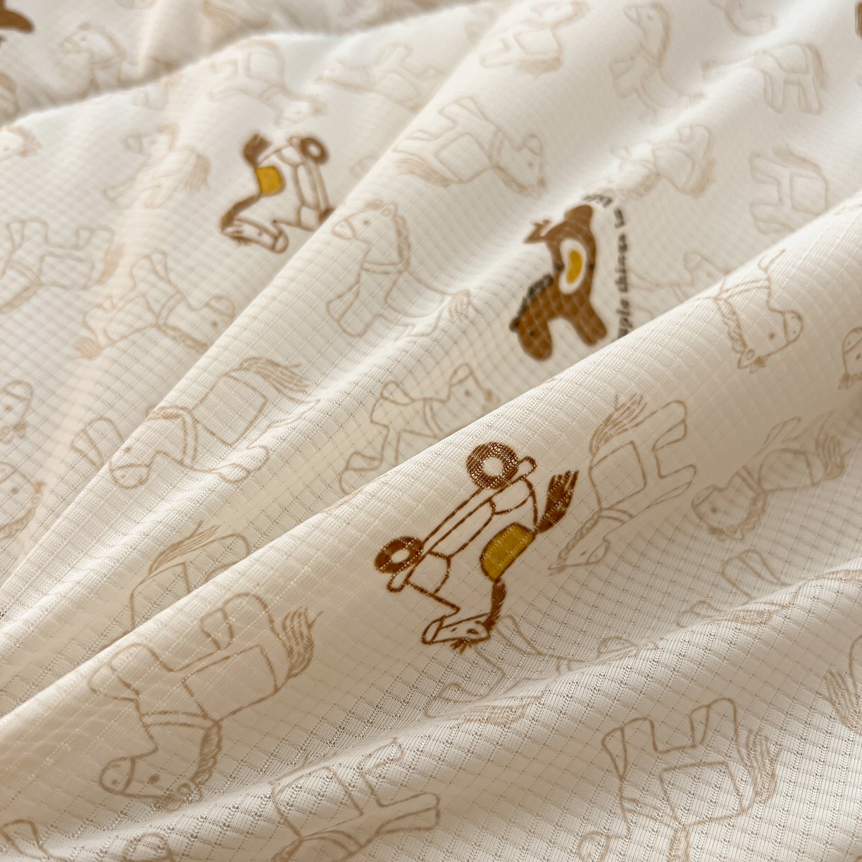 91家纺网 家纺一手货源 找家纺 希诺家居 2026新款冰肤格凉感夏被夏凉被空调被床笠四件套小冰格空调被 复古小马