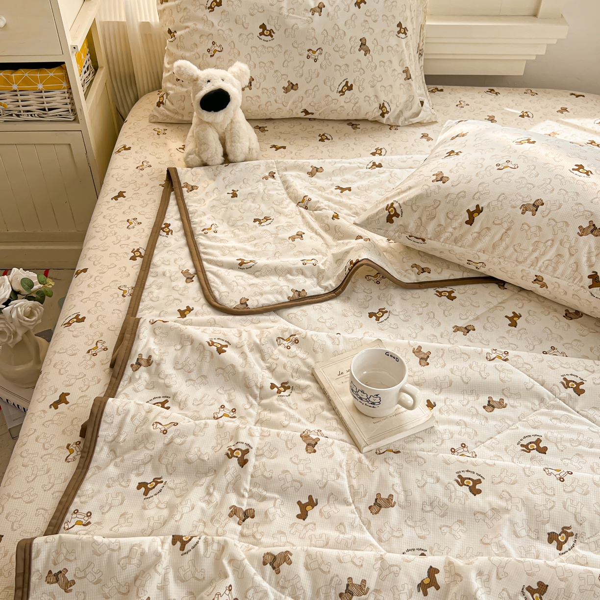 91家纺网 家纺一手货源 找家纺 希诺家居 2026新款冰肤格凉感夏被夏凉被空调被床笠四件套小冰格空调被 复古小马