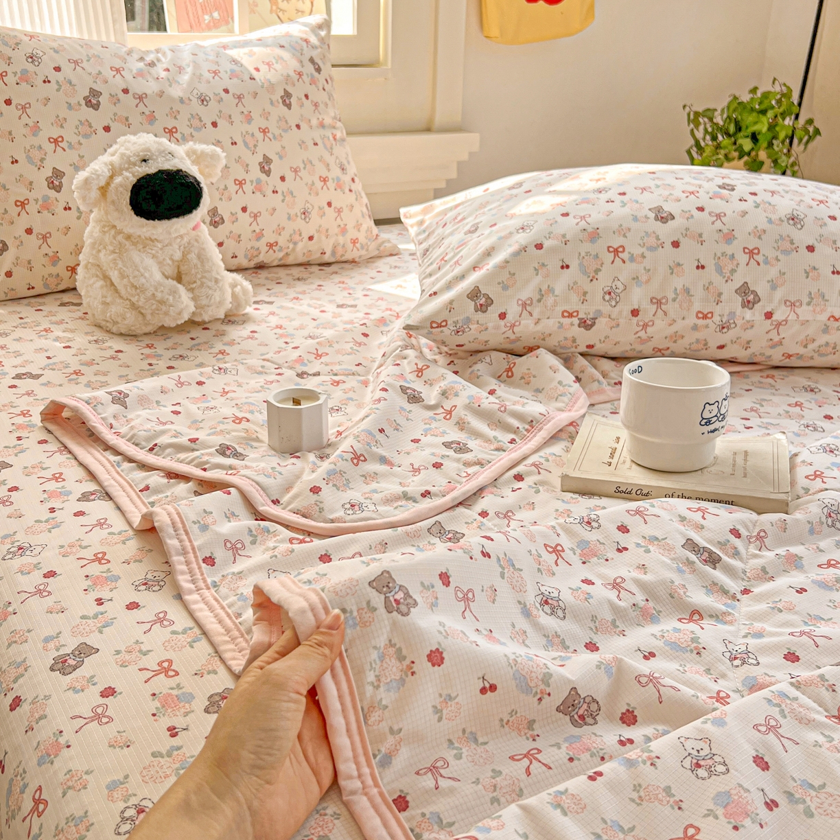 91家纺网 家纺一手货源 找家纺 希诺家居 2026新款冰肤格凉感夏被夏凉被空调被床笠四件套小冰格空调被 春日花园熊