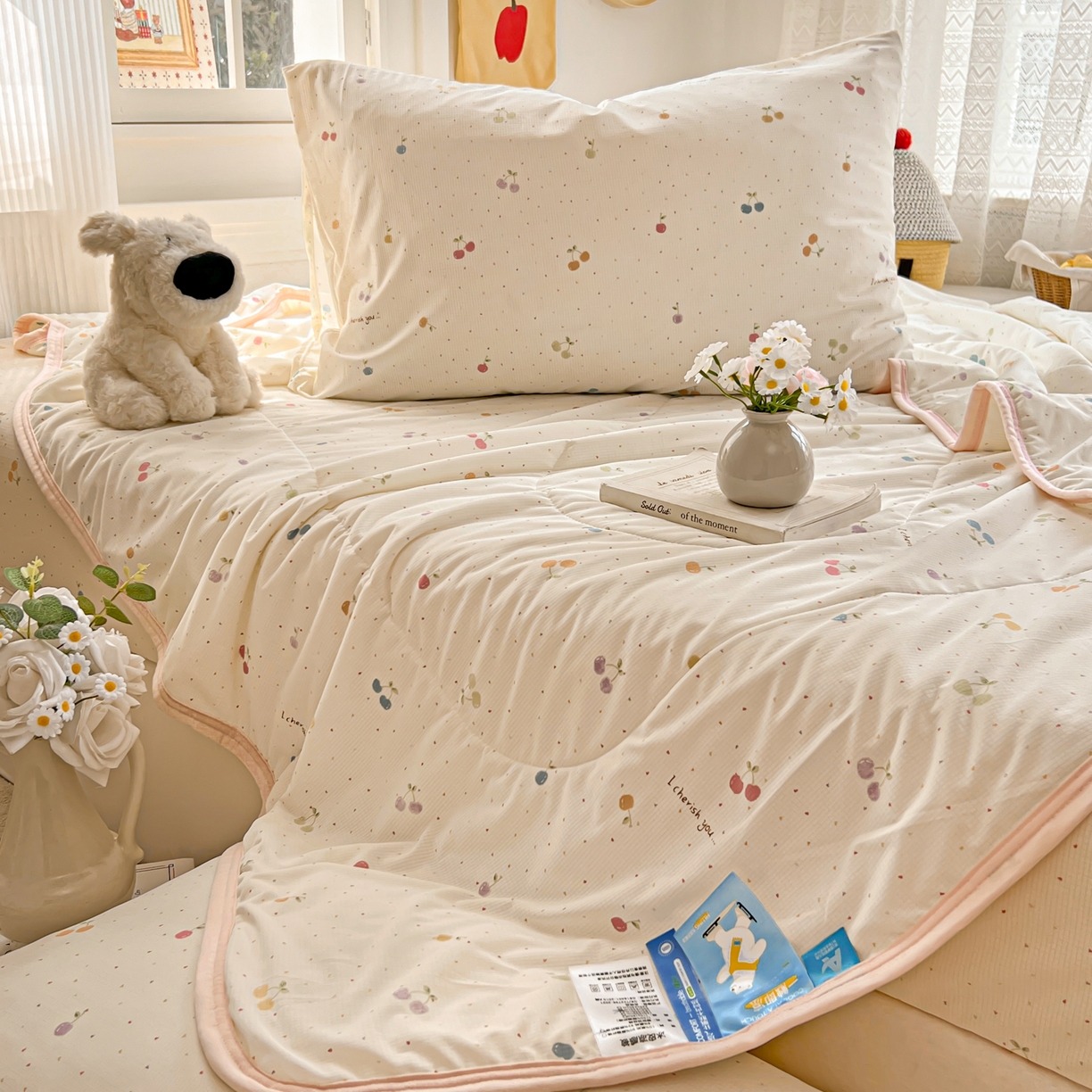 91家纺网 家纺一手货源 找家纺 希诺家居 2026新款冰肤格凉感夏被夏凉被空调被床笠四件套小冰格空调被 缤纷樱桃