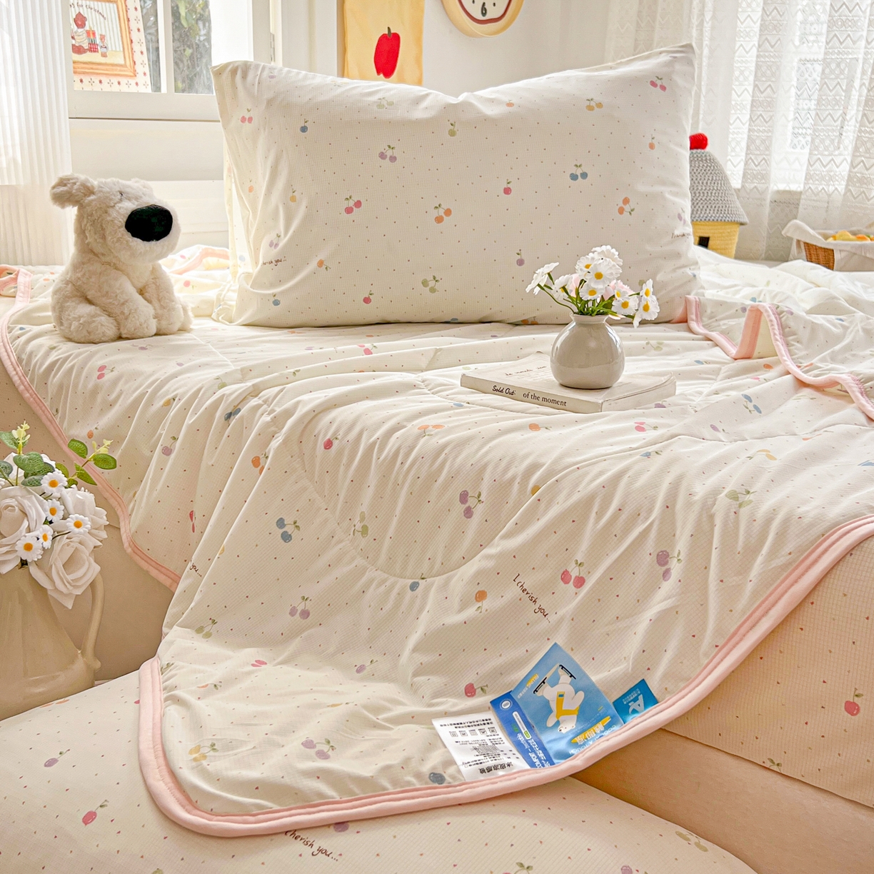 91家纺网 家纺一手货源 找家纺 希诺家居 2026新款冰肤格凉感夏被夏凉被空调被床笠四件套小冰格空调被 缤纷樱桃