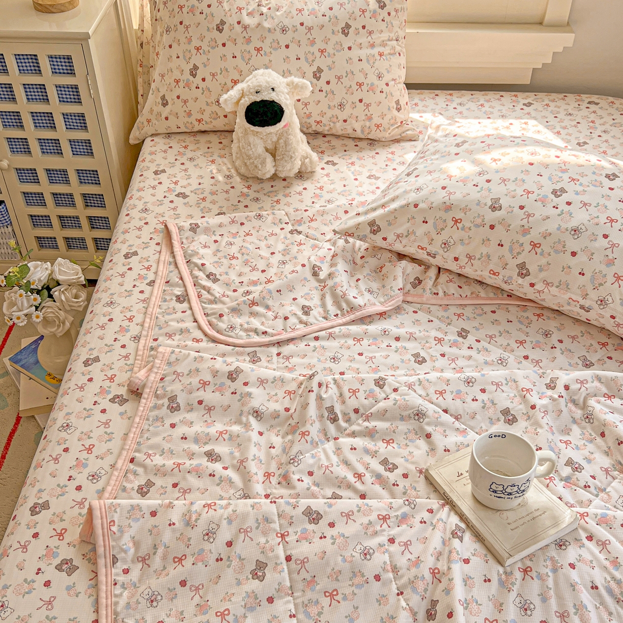 91家纺网 家纺一手货源 找家纺 希诺家居 2026新款冰肤格凉感夏被夏凉被空调被床笠四件套小冰格空调被 春日花园熊