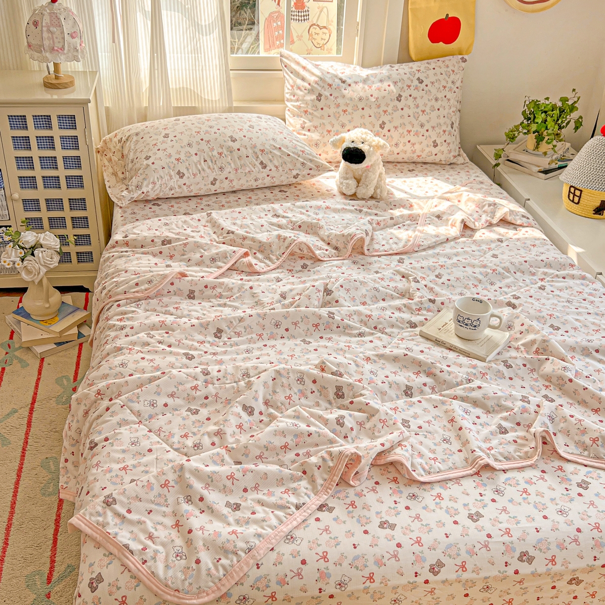 91家纺网 家纺一手货源 找家纺 希诺家居 2026新款冰肤格凉感夏被夏凉被空调被床笠四件套小冰格空调被 春日花园熊