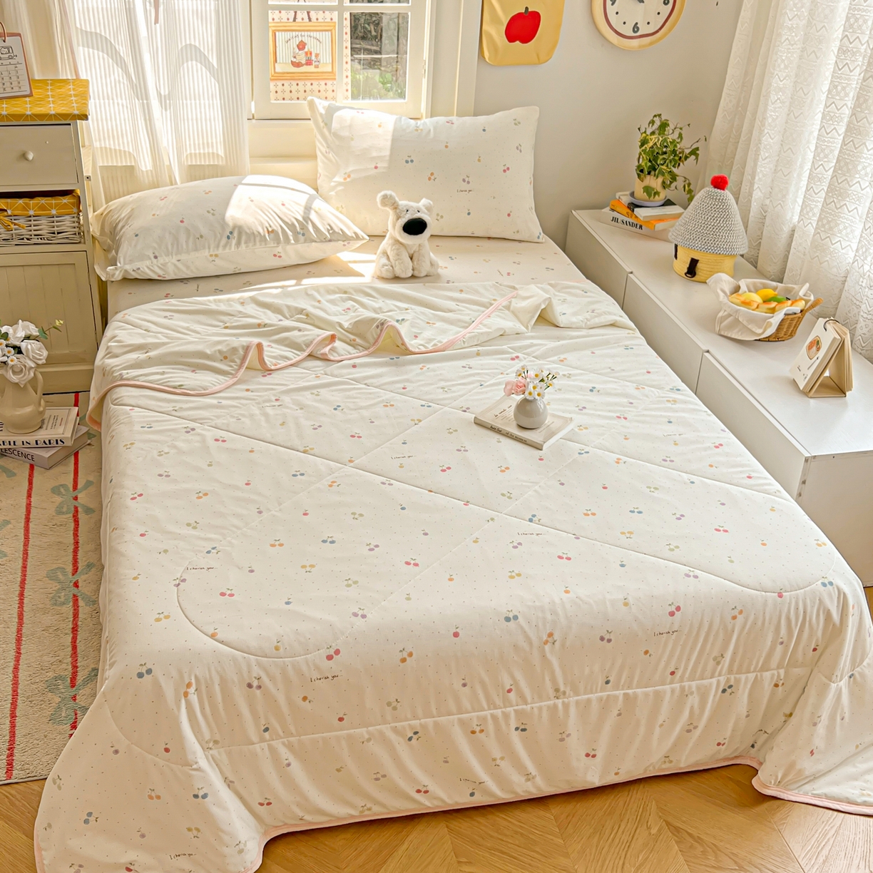 91家纺网 家纺一手货源 找家纺 希诺家居 2026新款冰肤格凉感夏被夏凉被空调被床笠四件套小冰格空调被 缤纷樱桃