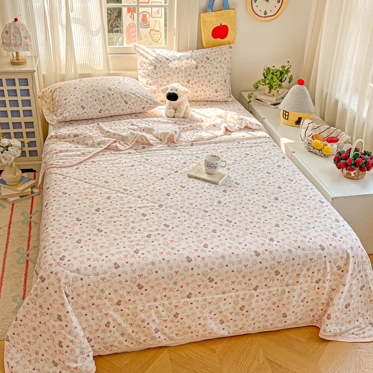 91家纺网 家纺一手货源 找家纺 希诺家居 2026新款冰肤格凉感夏被夏凉被空调被床笠四件套小冰格空调被 春日花园熊